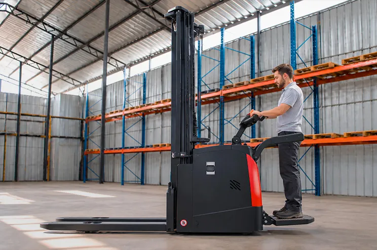 apilador electrico 1600kg