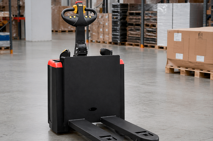 Transpaleta Electrica diseñada para empresas que requieren un equipo confiable para el movimiento intensivo de pallets